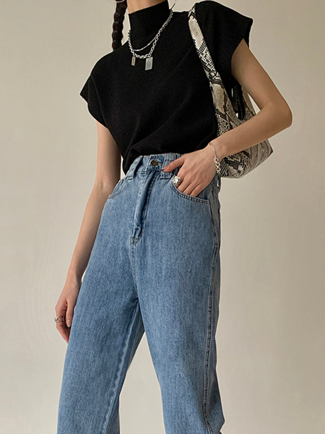 Nora – Elegant Knit Vest