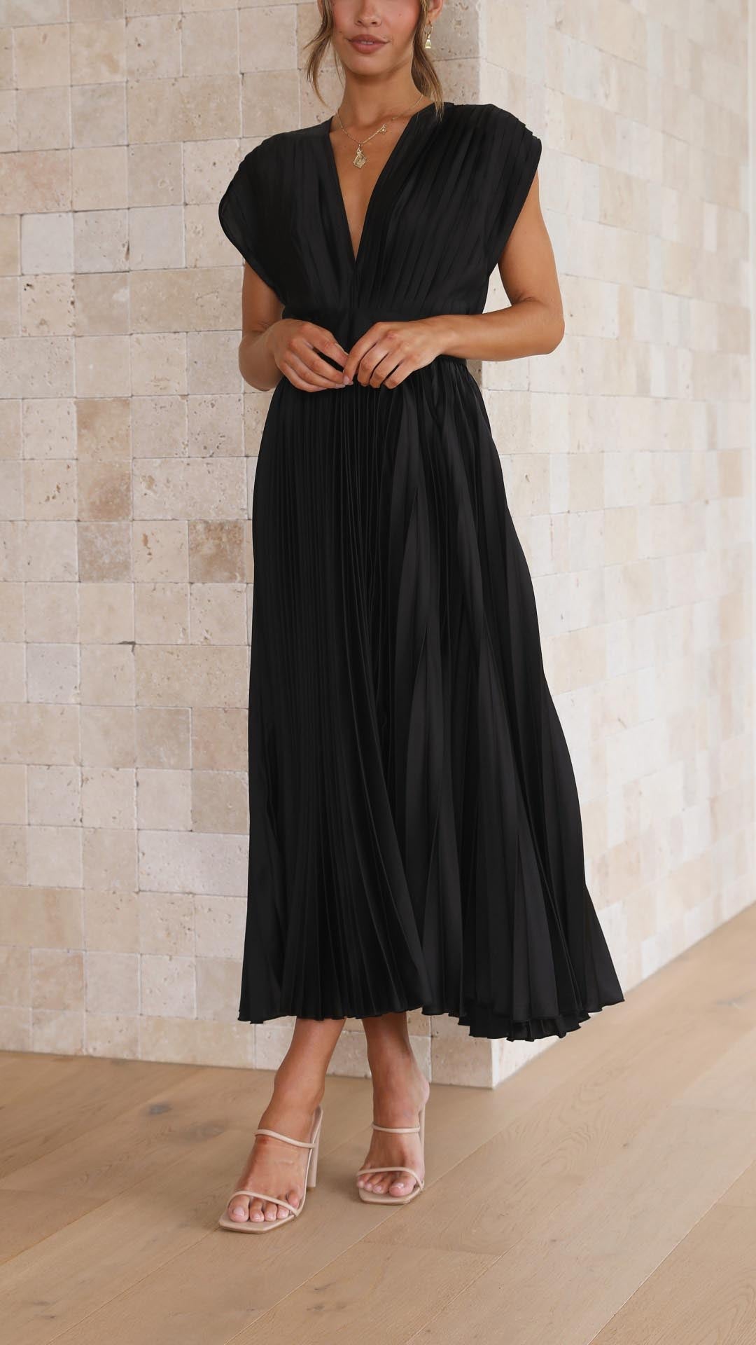 Vivienne – Elegant Pleated Dress