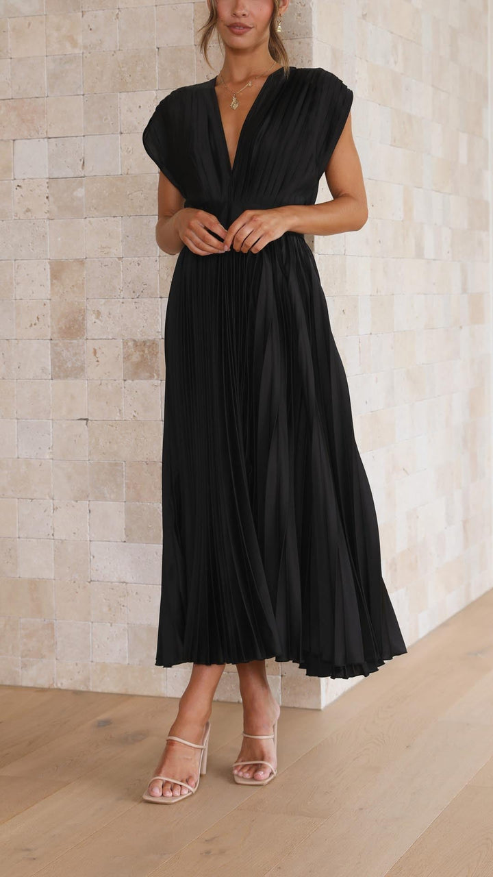 Vivienne – Elegant Pleated Dress