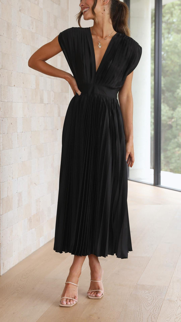 Vivienne – Elegant Pleated Dress