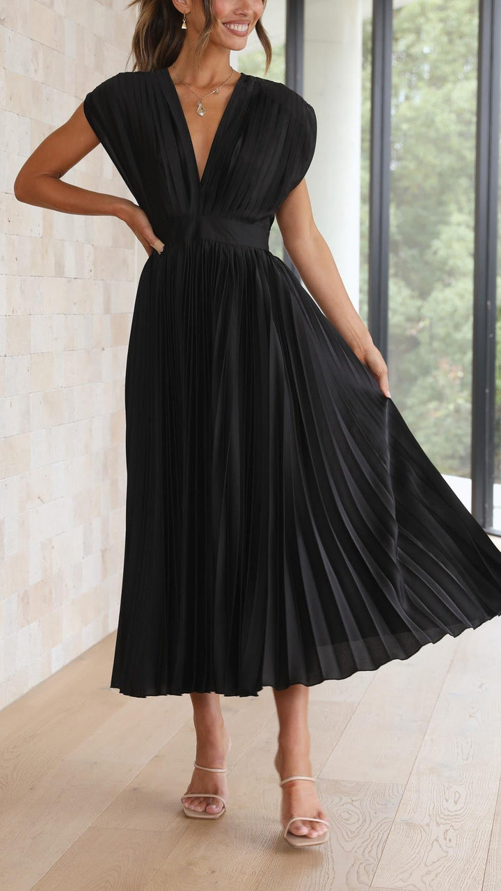 Vivienne – Elegant Pleated Dress