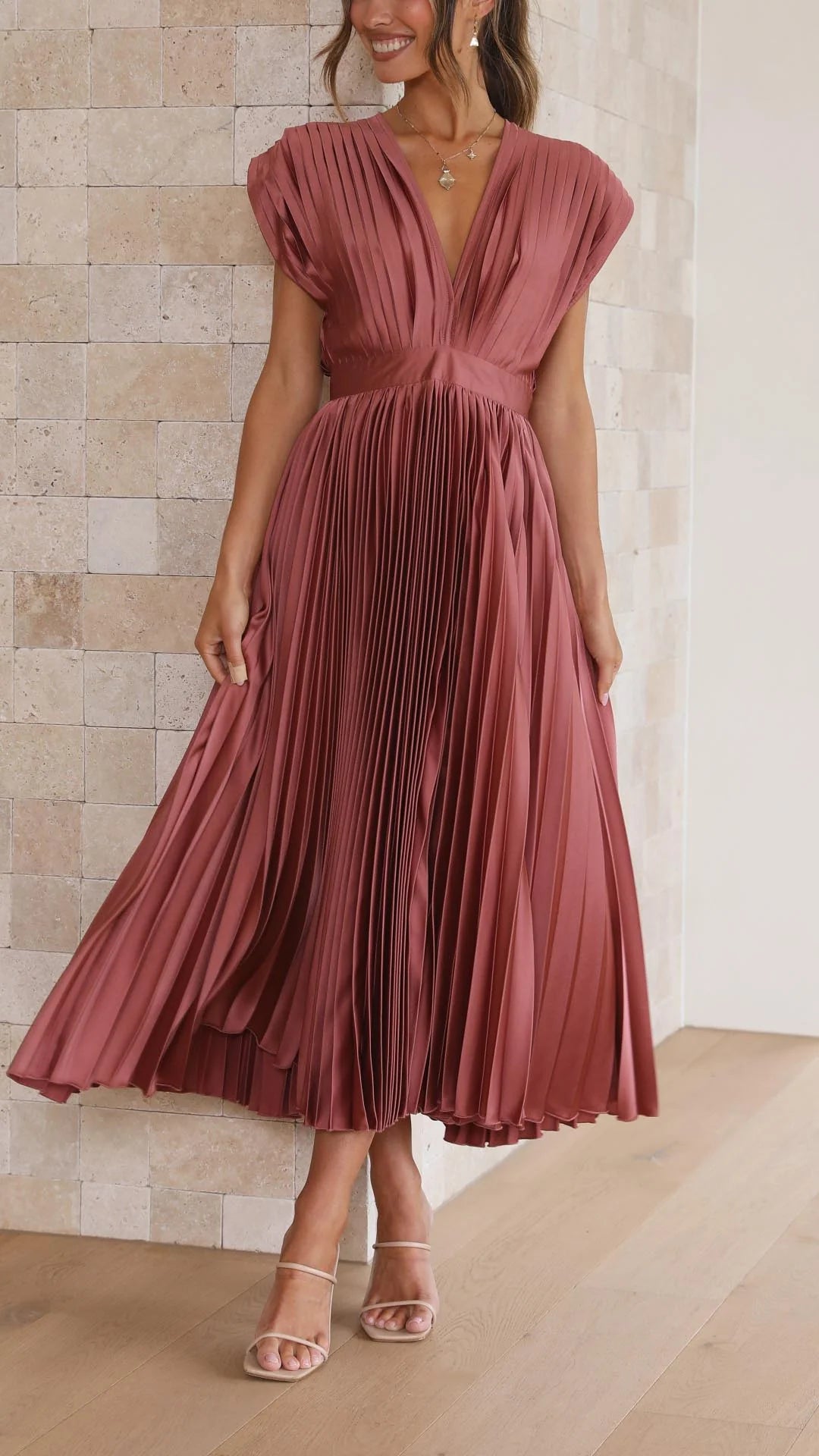 Vivienne – Elegant Pleated Dress
