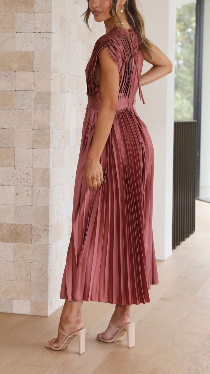 Vivienne – Elegant Pleated Dress
