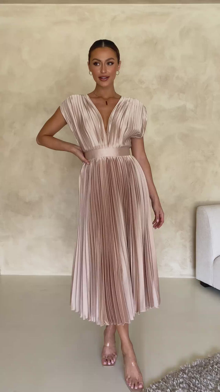 Vivienne – Elegant Pleated Dress
